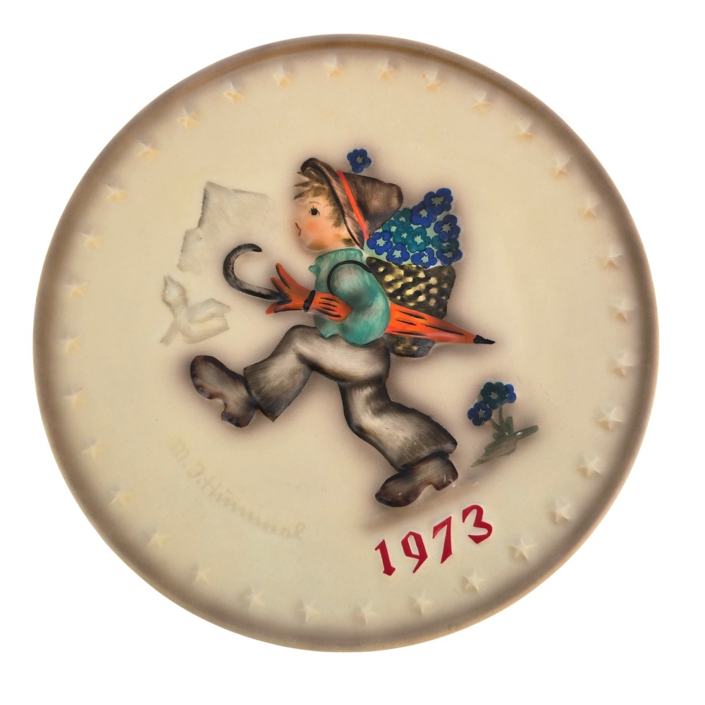 Goebel Hummel 1973 Annual Plate 3rd Edition Hiker Hum 266 West Germany 7.5"